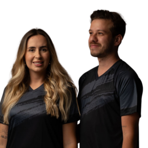 Casal vestindo a Camiseta Esportiva Elegant Run ABCC Dry Fit.